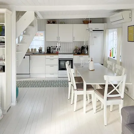 Thatched Wooden House With Sea View Semesterbostad