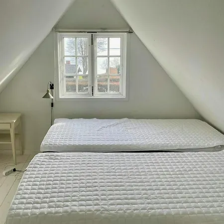 Semesterbostad Thatched Wooden House With Sea View *