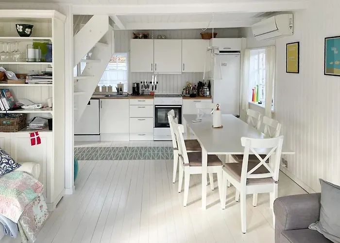 Thatched Wooden House With Sea View *